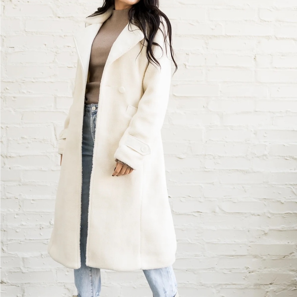 Brand new with tags super comfy white Sherpa jacket with vegan leather lapels